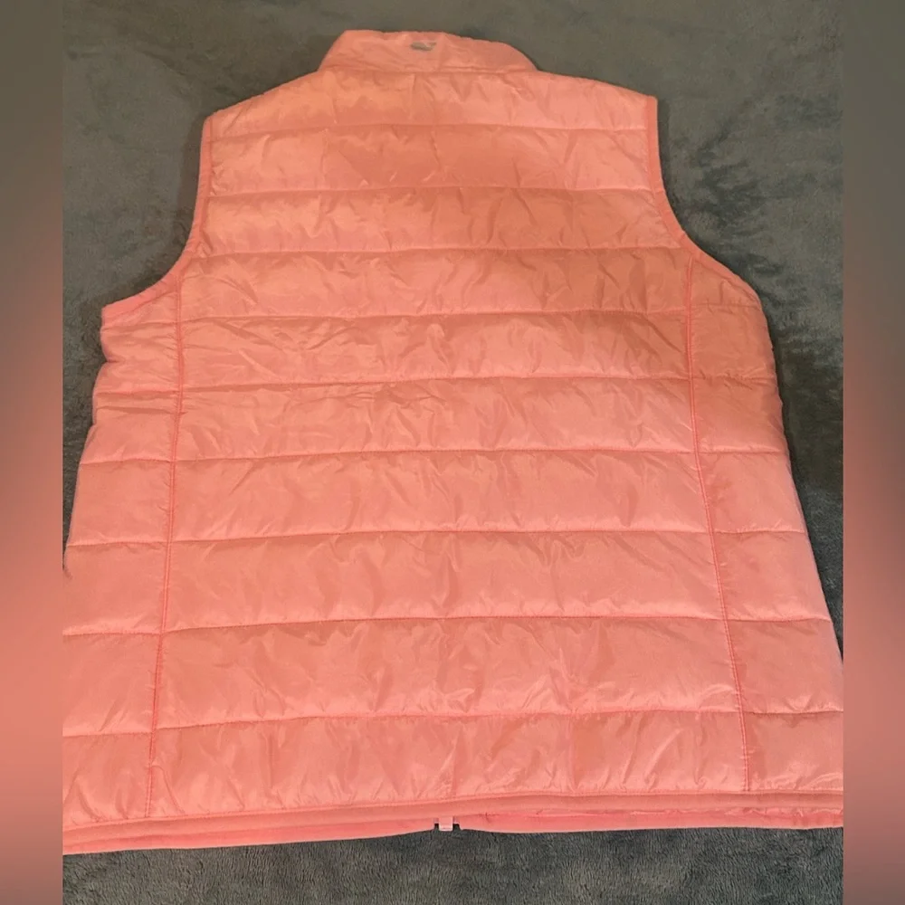 Vineyard Vines Kids Large/Ladies XS Mountain Weekend Puffer Vest Flamingo NWT - Picture 3 of 3